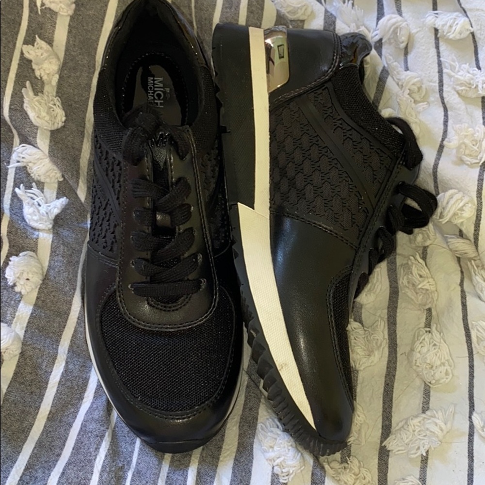 Micheal Kors sneakers size 6